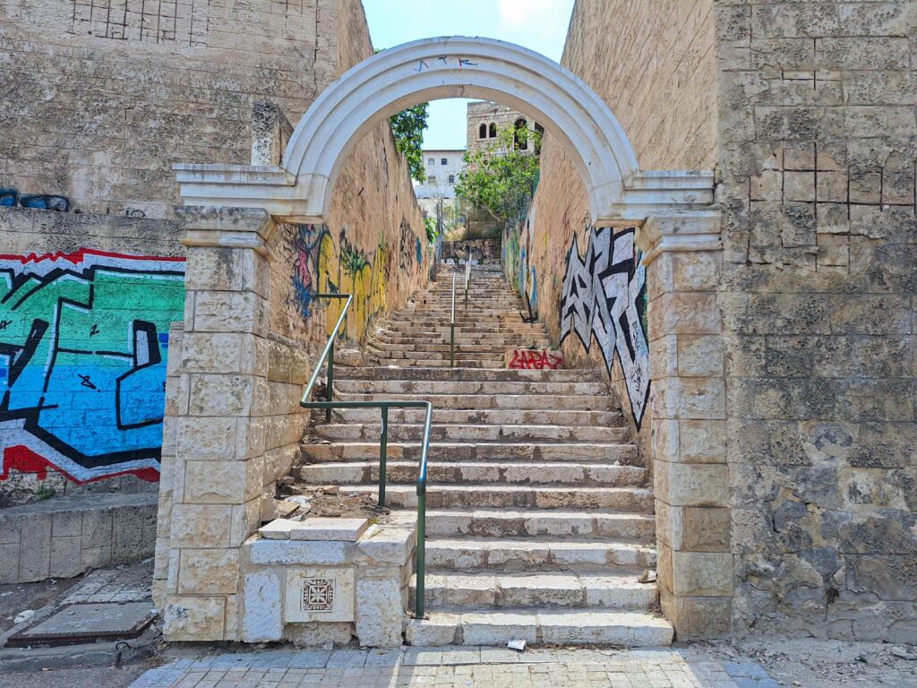 גרמי המדרגות בין שיבת ציון למעלה השחרור | צילום: עומר מוזר