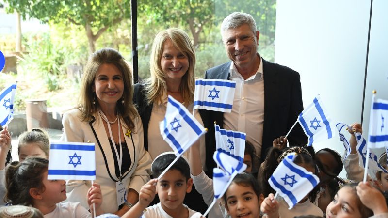 יעקב פרץ, סיגל כהן וברוריה הספל | צילום: דוברות עיריית קריית אתא