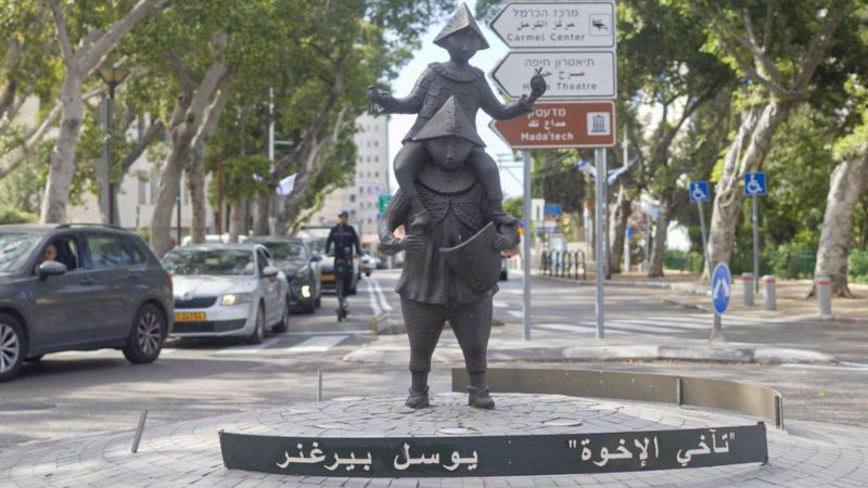 אחוות אחים, של האמן יוסל ברגנר | צילום: עומר מוזר