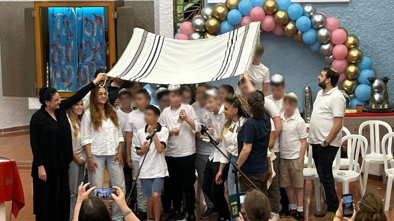 מרגש: בני ובנות מצווה על הספקטרום האוטיסטי מליאו באק עלו לתורה