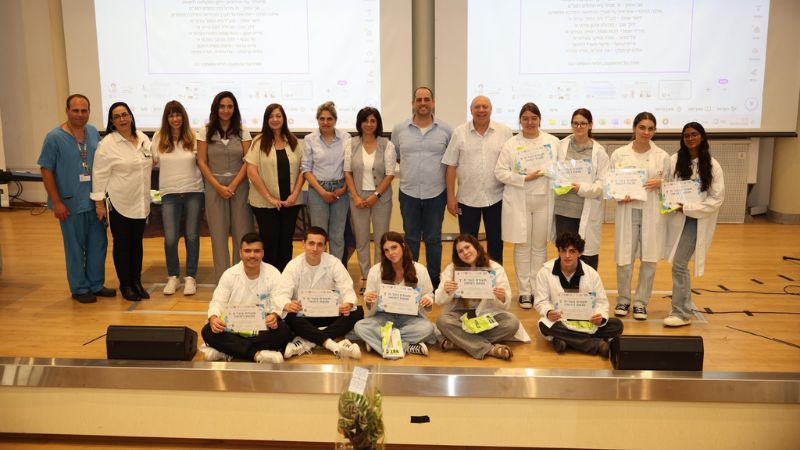 דור העתיד: תלמידי עירוני א' השלימו לראשונה שש שנות לימודים במגמת רפואה