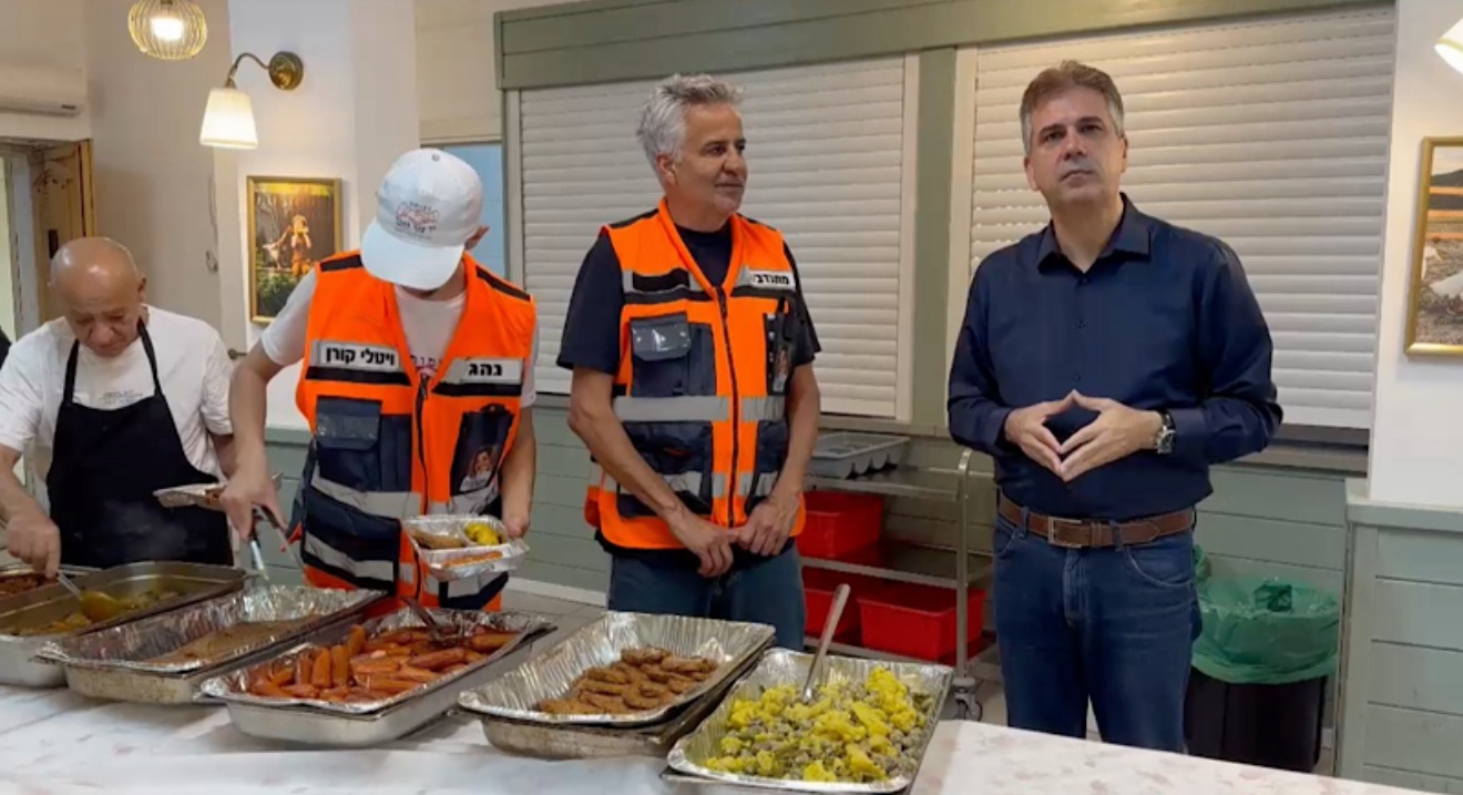 השר אלי כהן ביקר ביד עזר לחבר: ״יישר כוח לשמעון סבג ולמתנדבים״