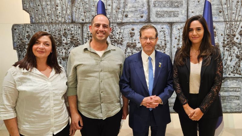 מימין: נוי אליהו, נשיא המדינה, ליאור אוזמן, לילך שגב | צילום: אגף הדוברות, בית הנשיא
