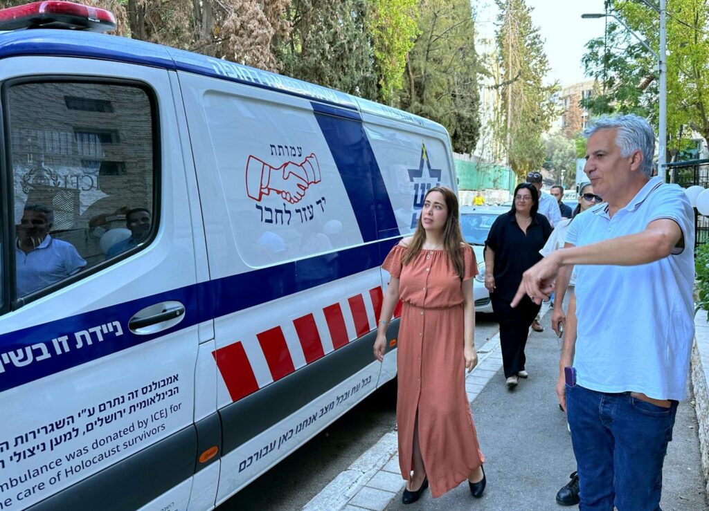 מאי גולן בביקור בעמותה | צילום: דוד סבג
