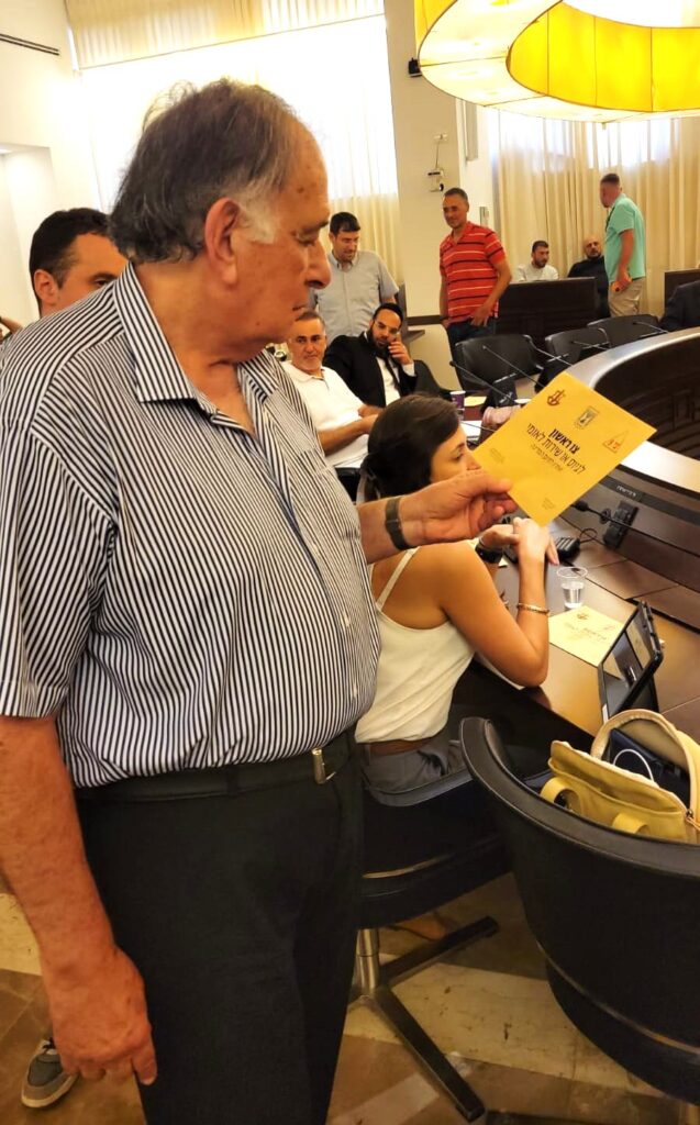 יונה יהב מקבל צו ראשון | צילום: עמית מרחב