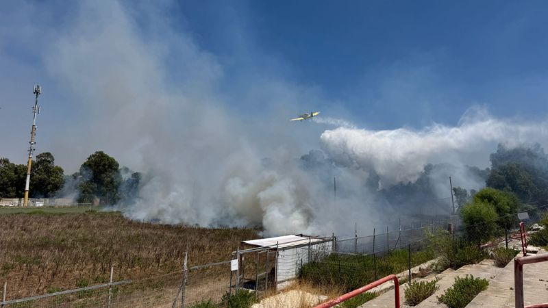 שריפה פרצה ברחוב האצטדיון בקריית חיים, מטוסי כיבוי הוזנקו