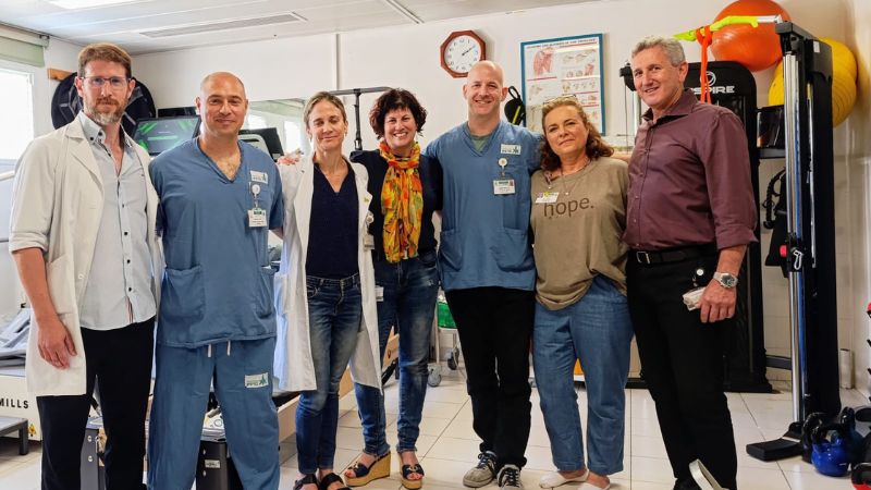 צוות רב-תחומי הכולל רופאים מומחים במרפאה לרפואת ספורט בבני ציון צילום: ניר קופלר