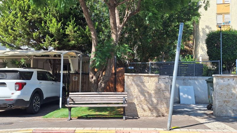 תחנת אוטובוס בנוה שאנן | צילום: עומר מוזר