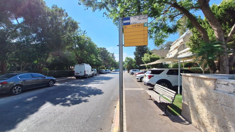 תחנת אוטובוס בנוה שאנן | צילום: עומר מוזר