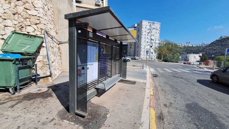 תחנת אוטובוס בנוה שאנן | צילום: עומר מוזר