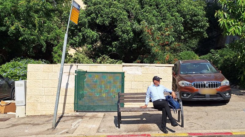 תחנת אוטובוס בפינת הרחובות הגליל ונתיב חן, נוה שאנן | צילום: עומר מוזר