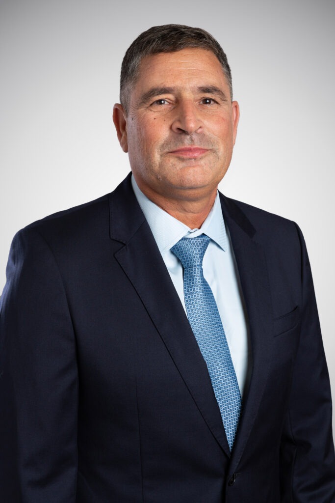 מנכ