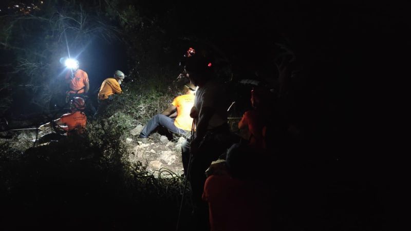 עשרה מטיילים, בני אותה משפחה, חולצו הלילה מנחל עובדיה