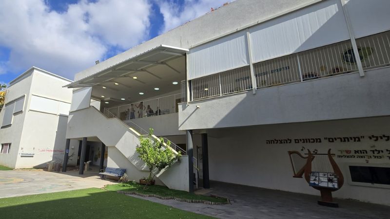 קירוי פרוזדורים בבית הספר מיתרים | צילום: דוברות עיריית קרית ביאליק