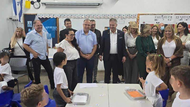 בוקר עמוס לשר החינוך הבוקר בקרית ביאליק