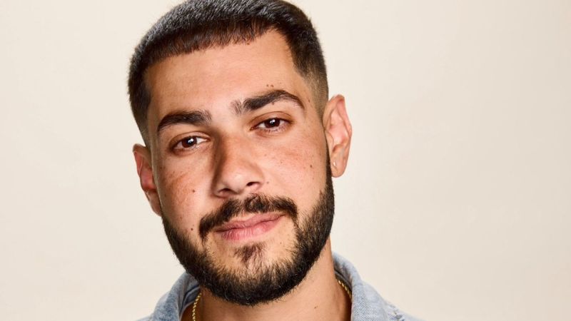 שורד השבי אלי-ה כהן מגיע למפגש חתימות בגרנד קניון חיפה