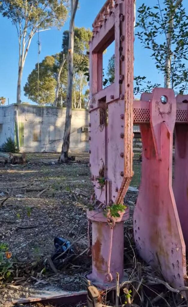 הפסל הסביבתי של דינה מרחב ברחוב הקישון | צילום: חנה יריב