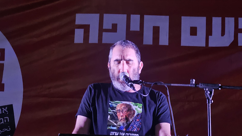 בועז זלמנוביץ שגופת אביו עדיין בעזה, נאם הערב בעצרת במרכז חורב