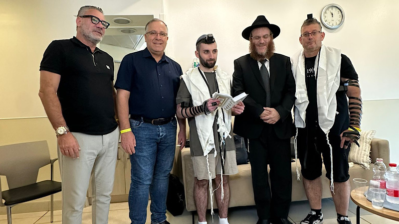 מתן אנגרסט שוחרר מביה״ח ויעביר את הסופ״ש במלון במרכז הארץ