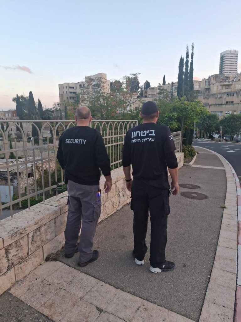 סיורי אבטחה רגליים ברחבי רובע הדר | צילום: דוברות עיריית חיפה