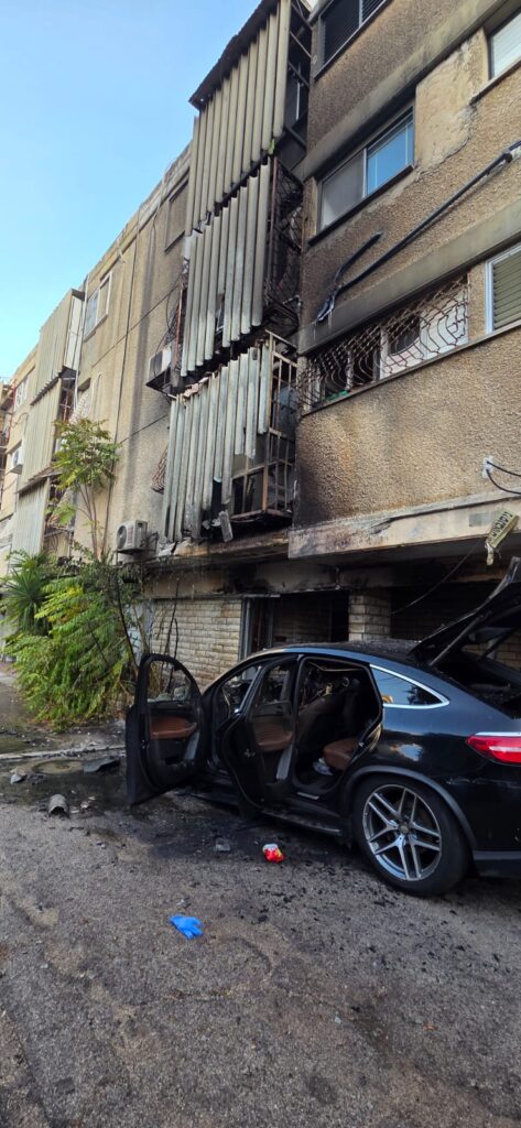 זירת השריפה בשכונת נוה שאנן | צילום: דוברות כיבוי והצלה, מחוז חוף