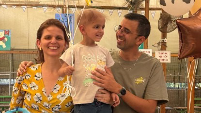 עזרו לרום הקטן לנצח את הסרטן