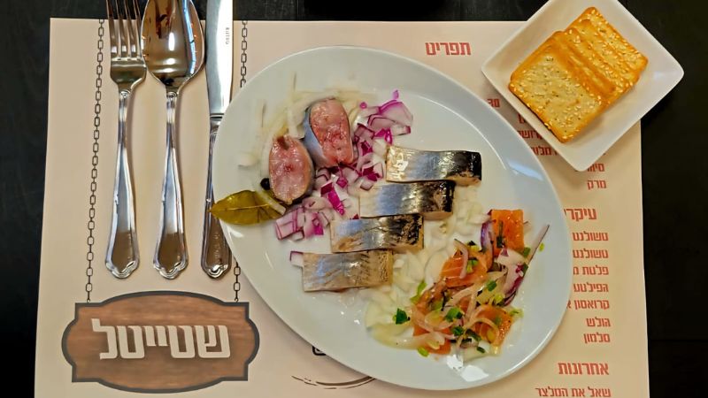 פלטת דגים מעושנים. שטייטל | צילום: שטייטל