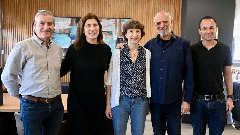 מימין: פרופ' שחר קוטינסקי, דב מורן, פרופ' עדית קידר, פרופ' ליהי צלניק-מנור ופרופ' יובל גרעיני | צילום: רמי שלוש, דוברות הטכניון
