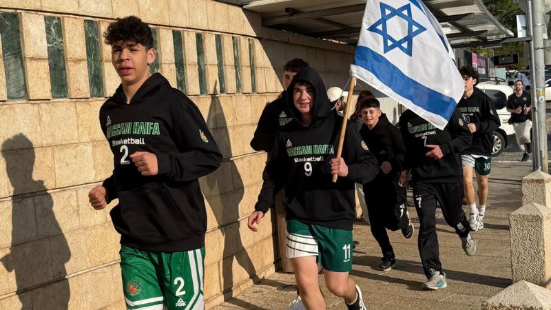 בשישה מוקדים במקביל: תלמידי חיפה וספורטאי מכבי חיפה רצו לזכר הנופלים