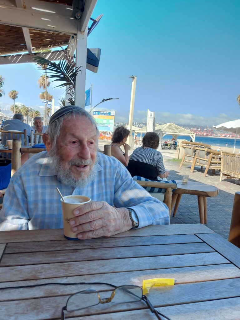 ישי בלום בחוף נאות בקריית חיים | צילום: פרטי