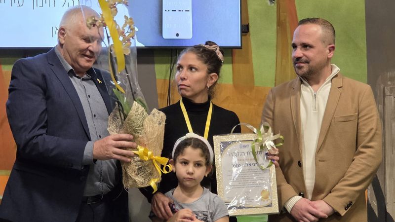 יוסי שלום, ד