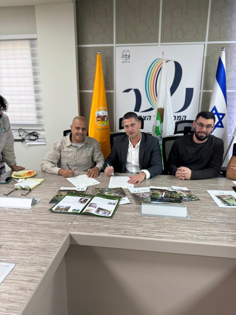 טקס החתימה על אמנת ההמשך | צילום: דוברות עיריית נשר