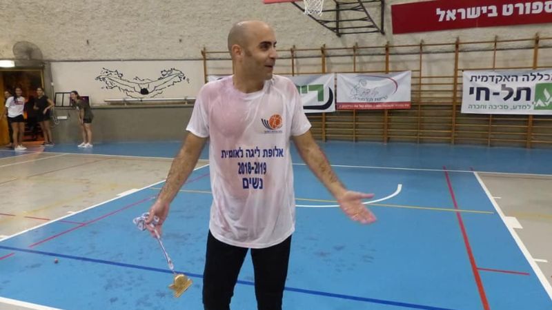 עומרי צירלין חוגג אליפות הליגה הלאומית לנשים | צילום: אלבום פרטי