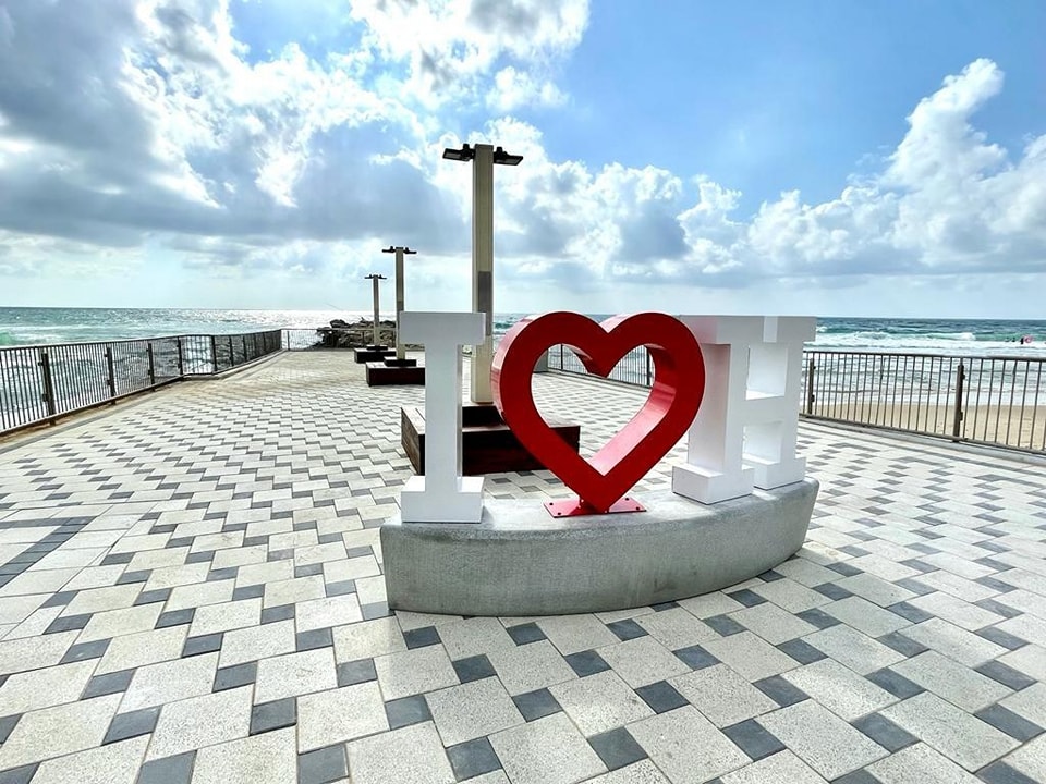 I LOVE HAIFA השלט בחוף דדו | צילום: דוברות עיריית חיפה