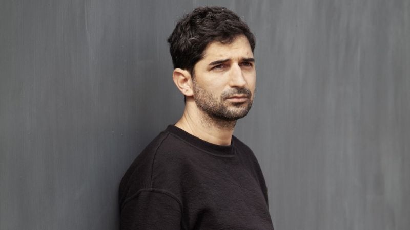 היחסים האמביוולנטיים של הסופר החיפאי: 