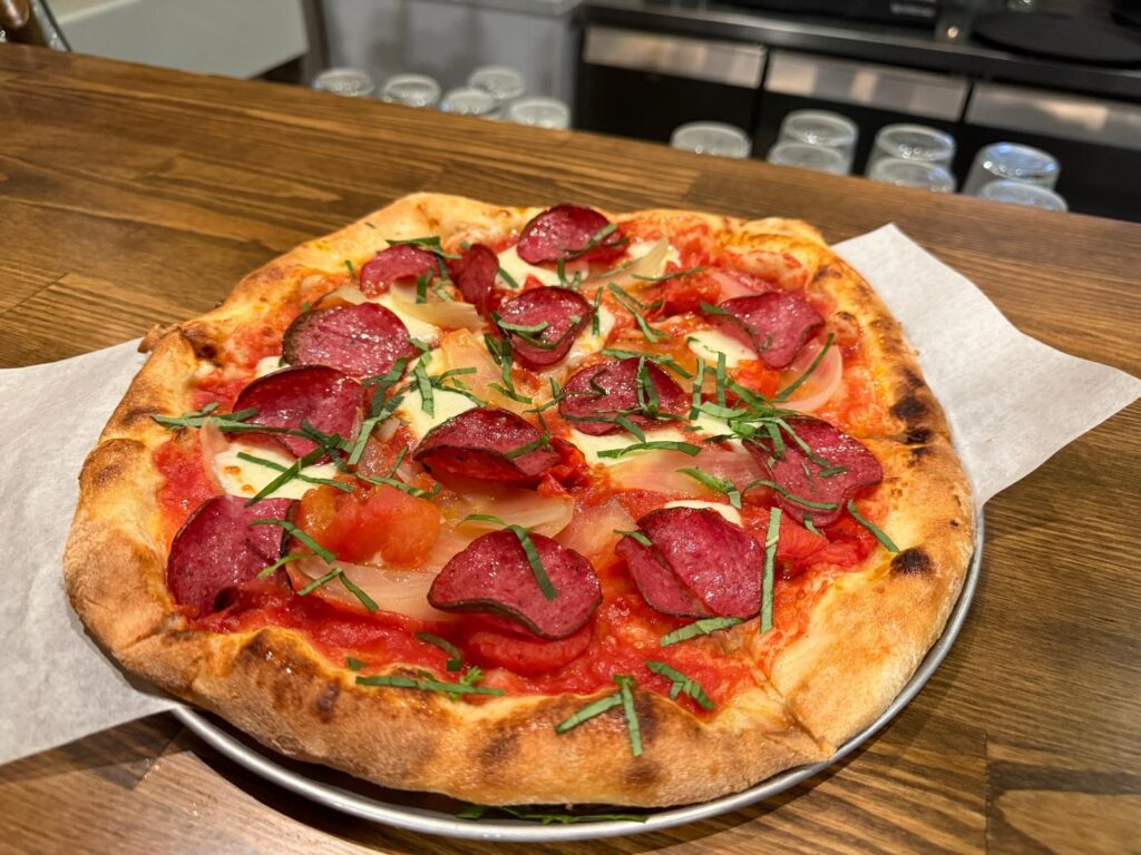 פיצה פפרוני. יודי פיצה בירה | צילום: חגית הורנשטיין