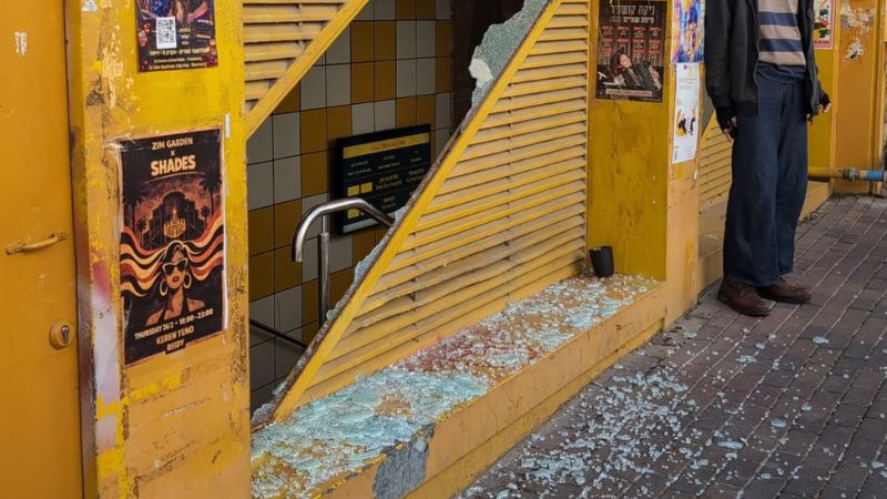 בלחץ התושבים המבוהלים שביקשו למצוא מחסה, התנפצה הזגוגית בתחנת הכרמלית הסגורה במסדה