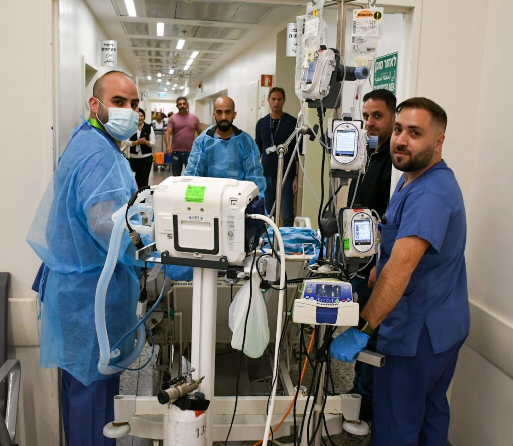 העברת חולה מורכב ליחידה לטיפול נמרץ | צילום: ירון חזן, דוברות כרמל