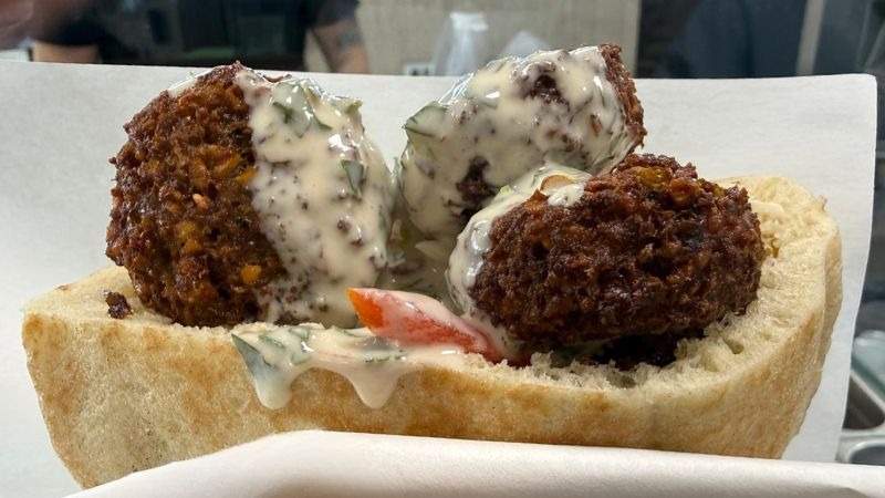 ג'ורג' השני: הפלאפל החדש בשוק תלפיות שנפתח בצל המלחמה