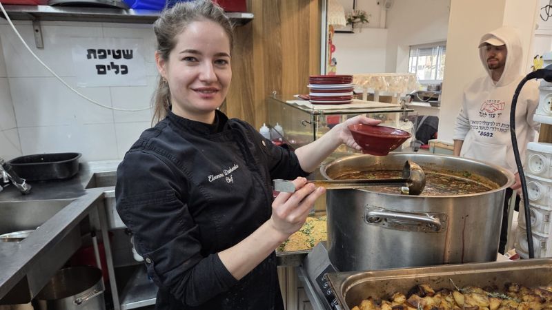מתמודדת משחקי השף הגיעה לבשל לשורדי השואה של עמותת יד עזר לחבר