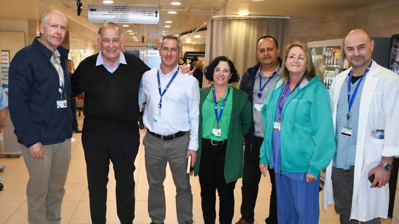 יונה יהב בביקור מלחמה במרכז הרפואי כרמל: 