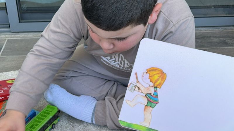 המלחמה השקופה: כשהעולם עוצר מלכת, הילד שלי הולך אחורה