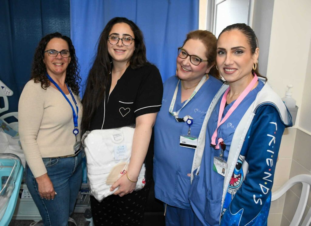 ורד סופיה, יולדת טריה, וגלית רטנר | צילום: ירון חזן דוברות כרמל