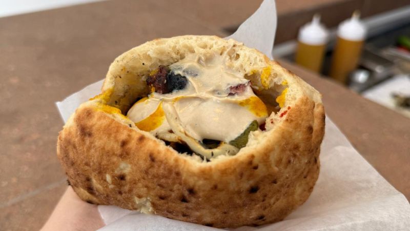 פיתה תלפיות. כשמה כן היא, והיא לא מתיימרת להיות משהו אחר