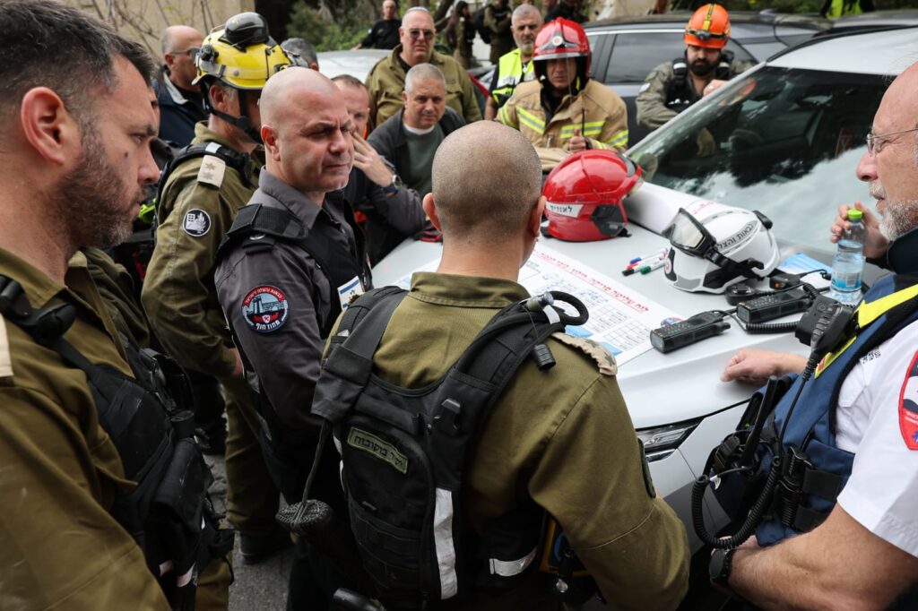 זירת הנפילה במרכז הכרמל | צילום: כבאות והצלה מחוז חוף