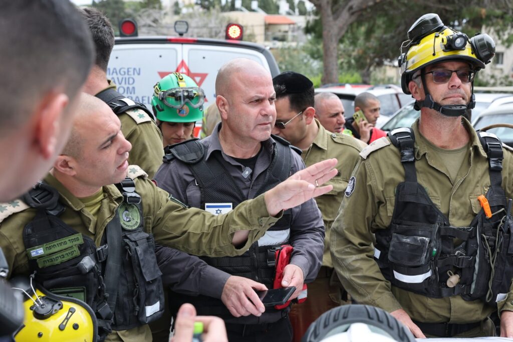 זירת הנפילה במרכז הכרמל | צילום: כבאות והצלה מחוז חוף
