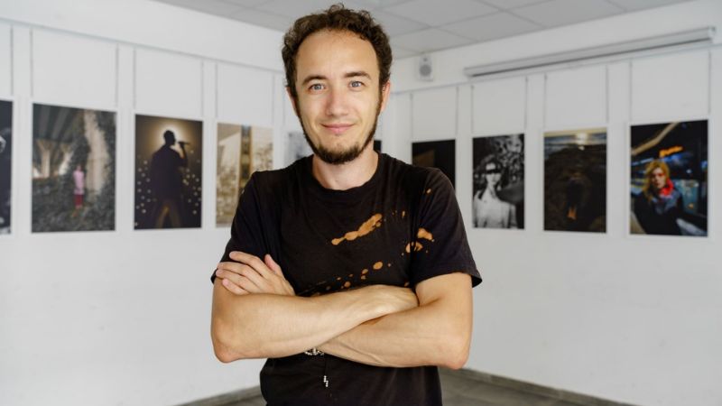 הצלם אלכסנדר קוצ'ריאבי, יוצר הפרויקט 