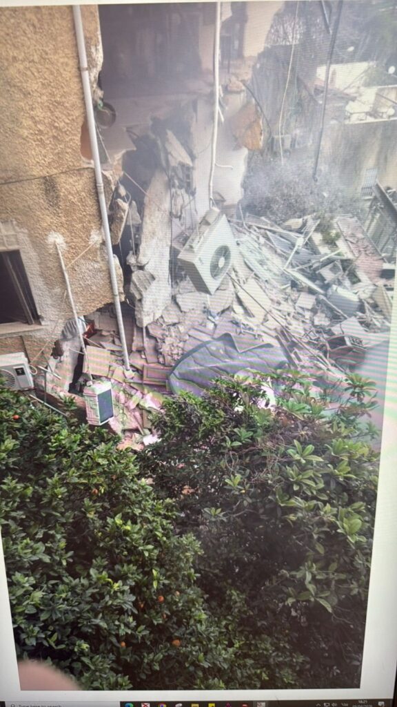 זירת הפגיעה הישירה במרכז הכרמל | צילום: שימוש לפי סעיף 27א לחוק זכויות יוצרים