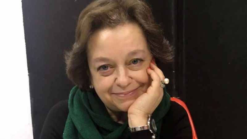 לנה אוסטרובסקי, מורה מיתולוגית לפיתוח קול, היא אחת מארבעת ההרוגים מפגיעת הטיל