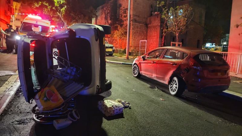 הרכב ההפוך ברחוב עקרון | צילום: כב״ה חוף